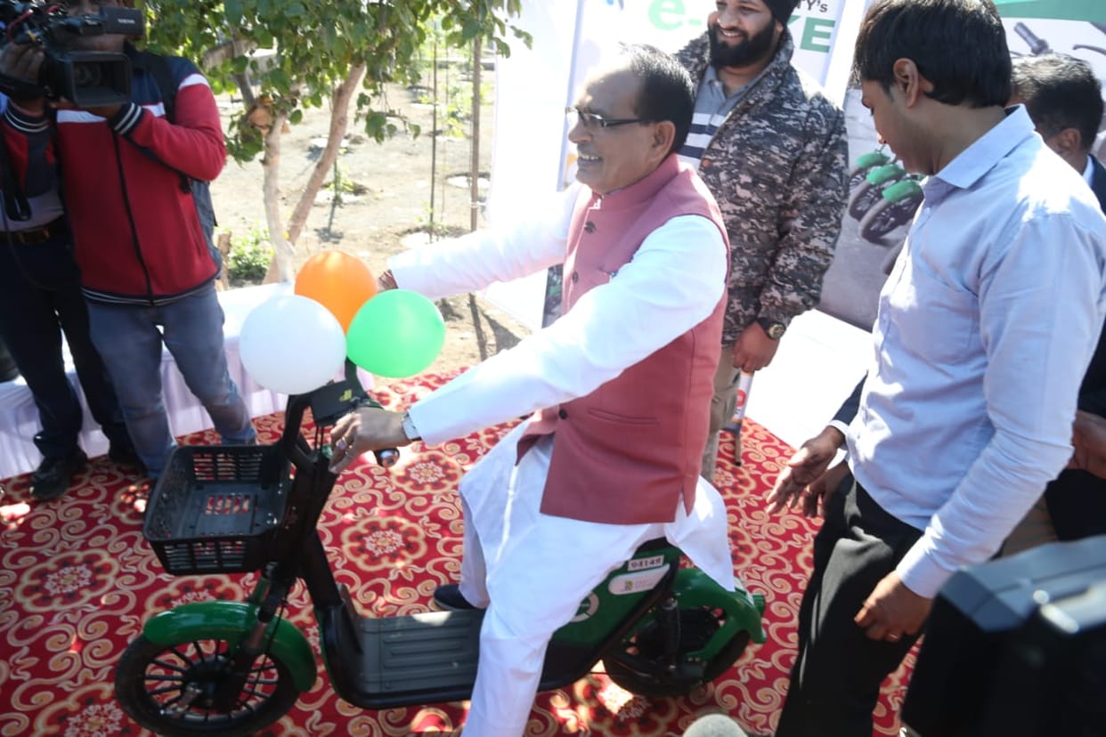 Bhopal News: CM launches e-bike in Bhopal, will be unlocked with QR code, Rs 20 for 15 minutes