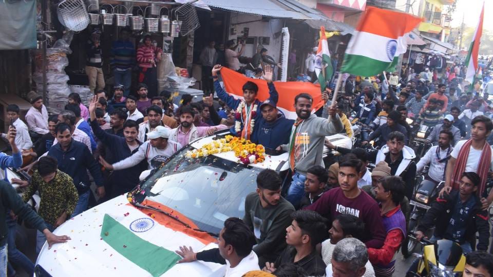 Cricketer Sonam Yadav returned home in Firozabad after winning Under-19 T-20 World Cup people welcomed her