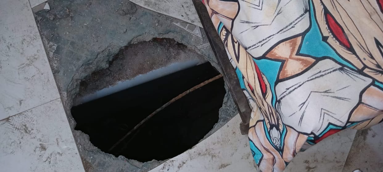 Meerut News: Thieves dug tunnels and stole goods worth lakhs from shops, jewelers and telecom shops