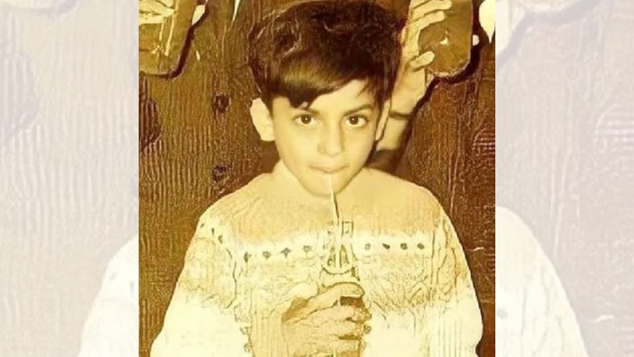 Pathaan Movie Actor Shah Rukh Khan Childhood Photo Goes Viral Know About Srk Struggle Days And Net Worth