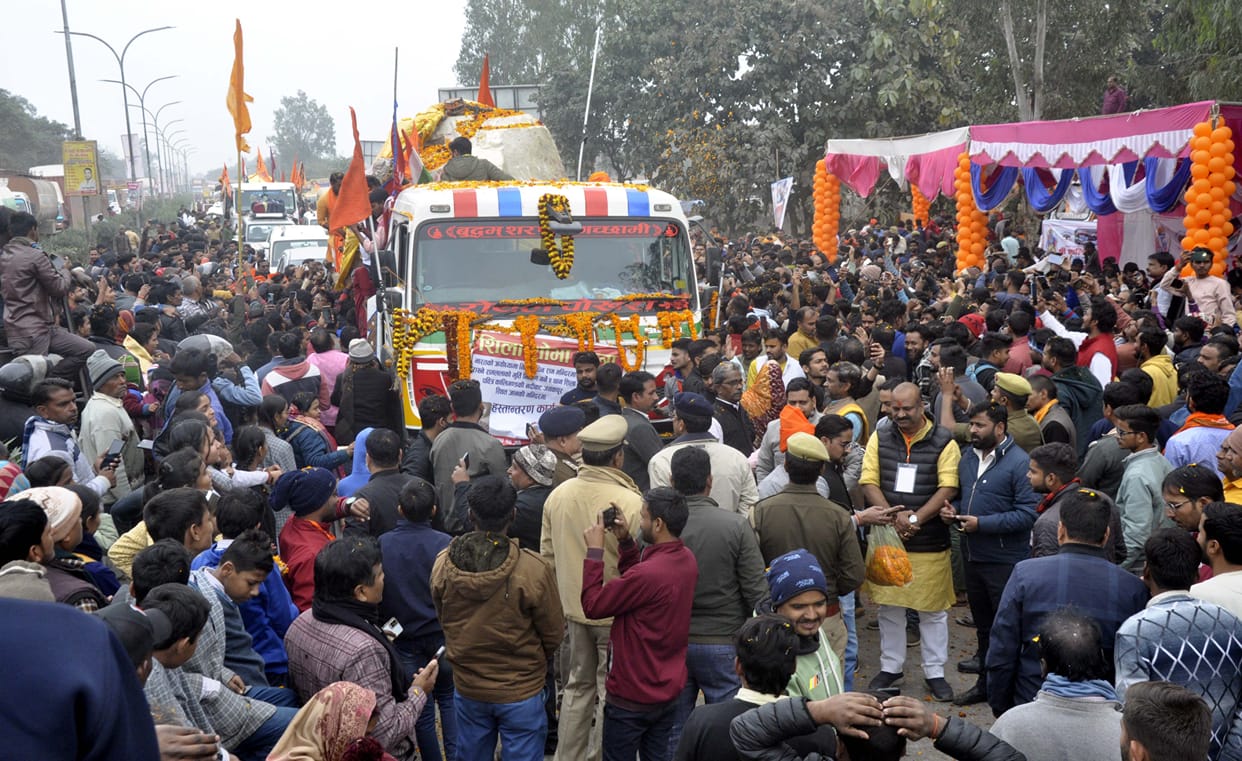 Shaligram rock being taken from Nepal to Ayodhya was worshiped