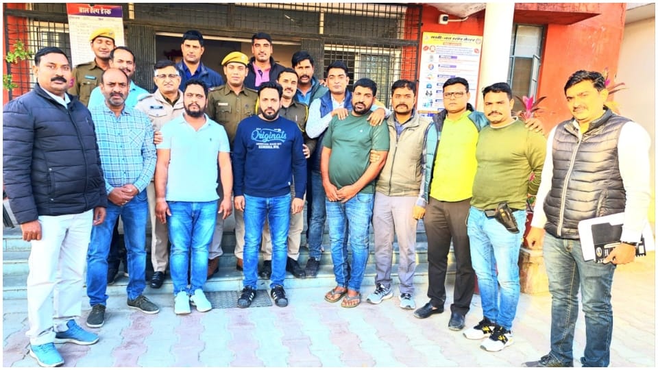 Udaipur police arrested three people with illegal gun two pistols and 14 cartridges