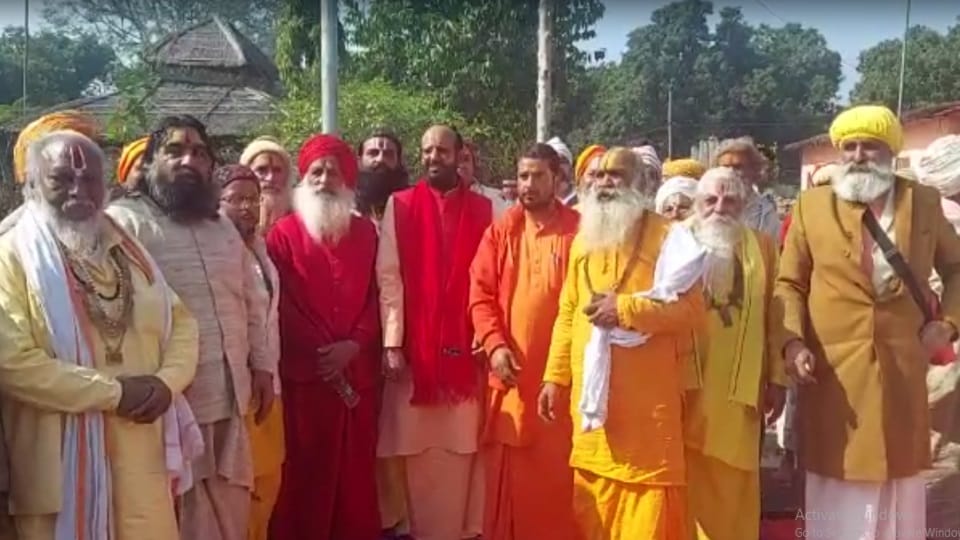 Haridwar Saints Protest against UP Irrigation Department for Remove Encroachment from akhara