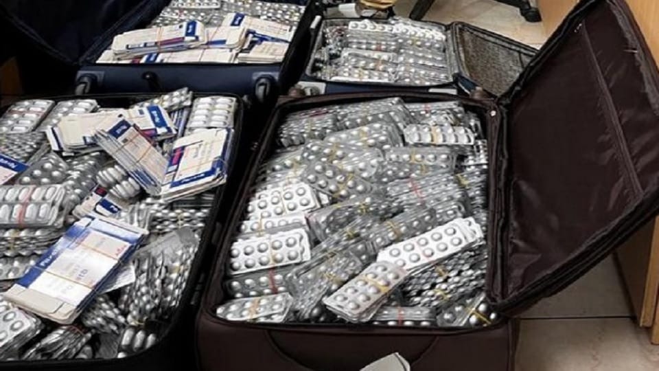 Delhi : Two drug smugglers from Cambodia arrested from IGI