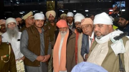 बनारस स्टेशन पर संत निरंजन दास