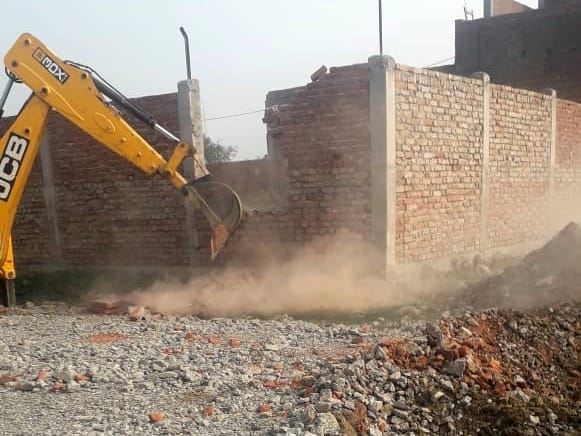 Illegal colony demolished by BDA with bulldozer in Bareilly