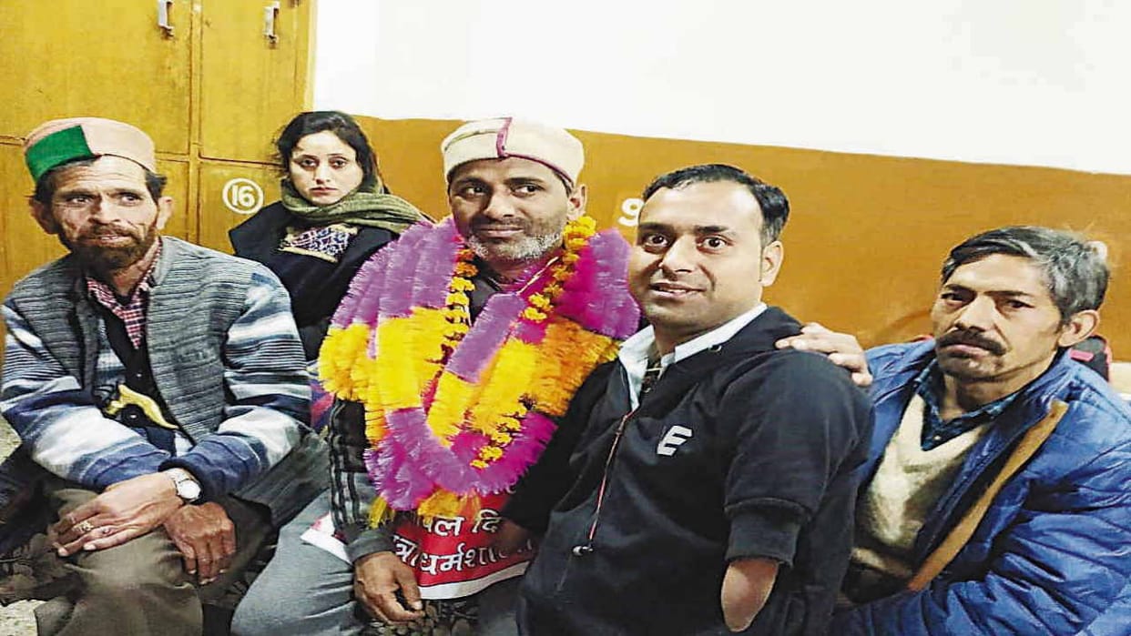 Divyang reached Shimla walking 238 km to meet CM Sukhwinder Singh Sukhu