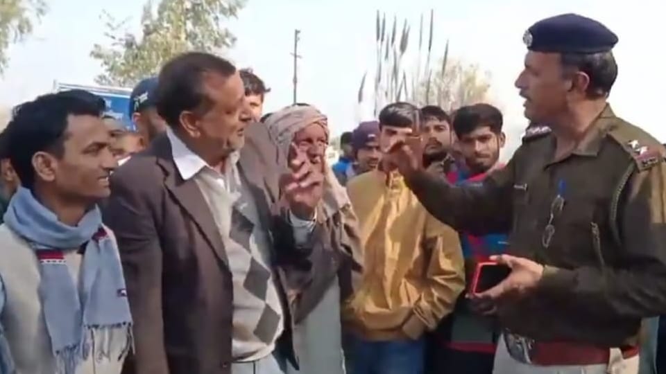 Villagers of Premnagar of Bhiwani blocked Hansi-Bhiwani road
