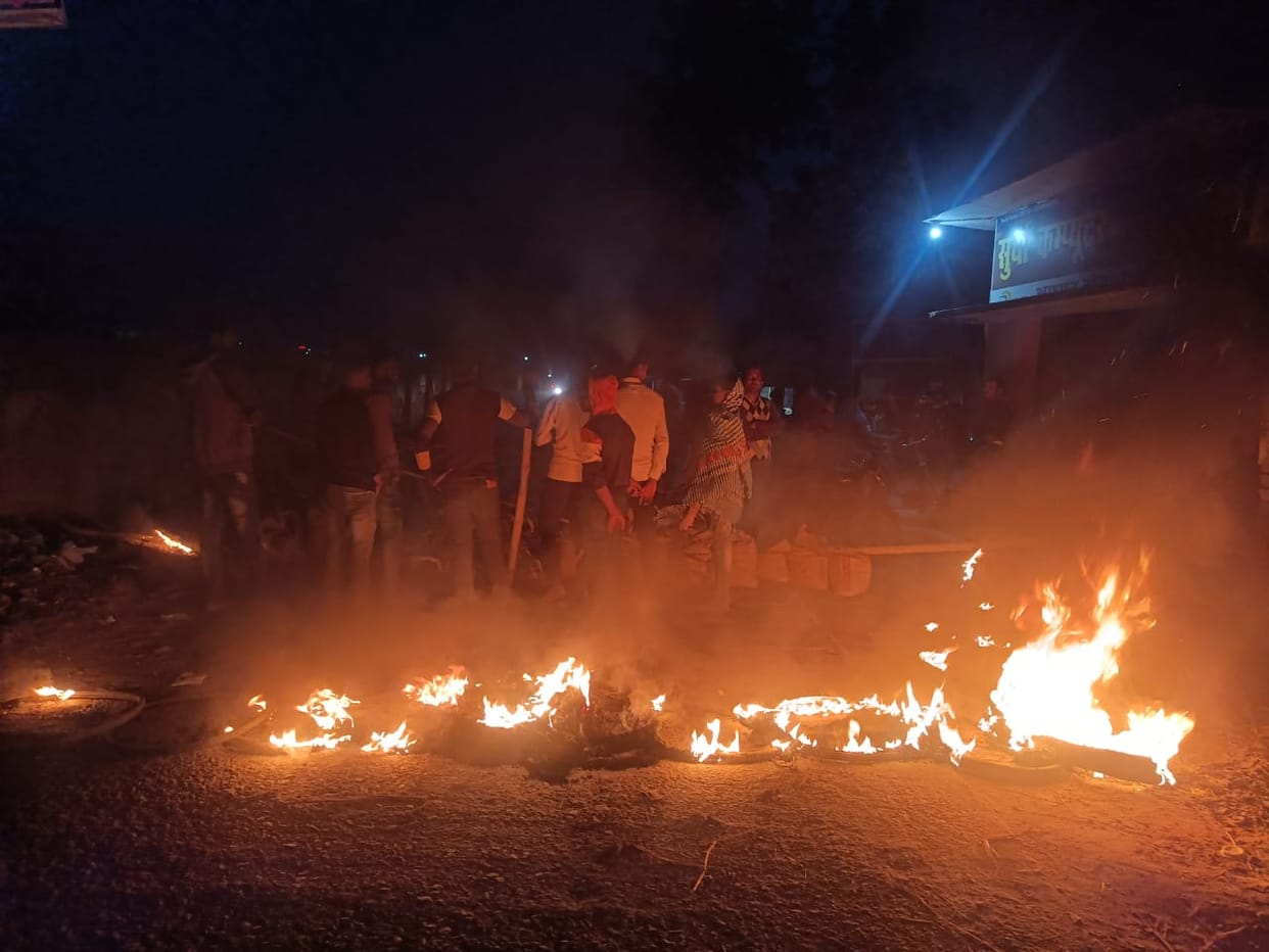 In Samastipur, teenager dies due to collision of Bolero, arson on the road in protest
