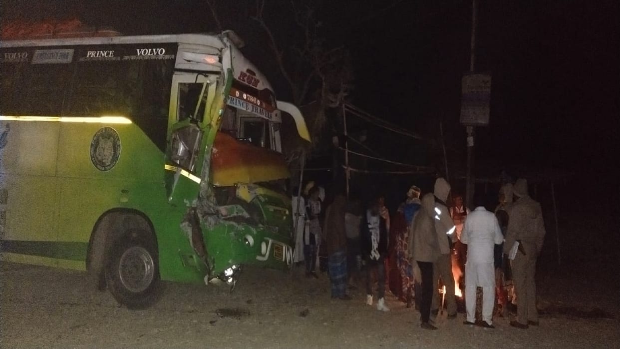 bus full of pilgrims collided with a truck, five people including a child were injured