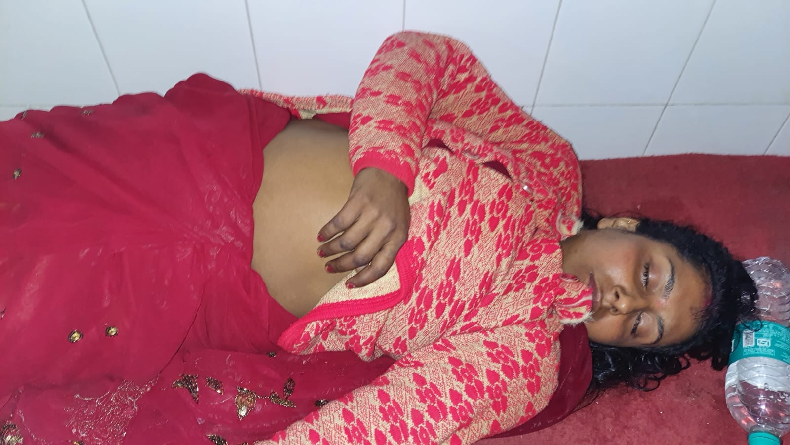 Wife killed husband in dispute of six thousand rupees, buried the dead body in the room and slept on it