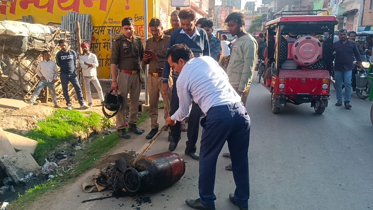 Fire broke out due to leakage in gas cylinder in Hamirpur, 12 people burnt and four in critical condition