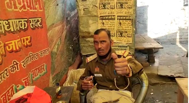 Daroga Sahib was spilling the jam in hardoi, SP said  strict action will be taken after investigation
