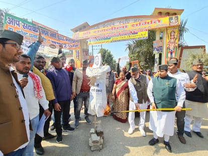 Muslim women protest in varanasi against controversial comments on Ramcharit Manas