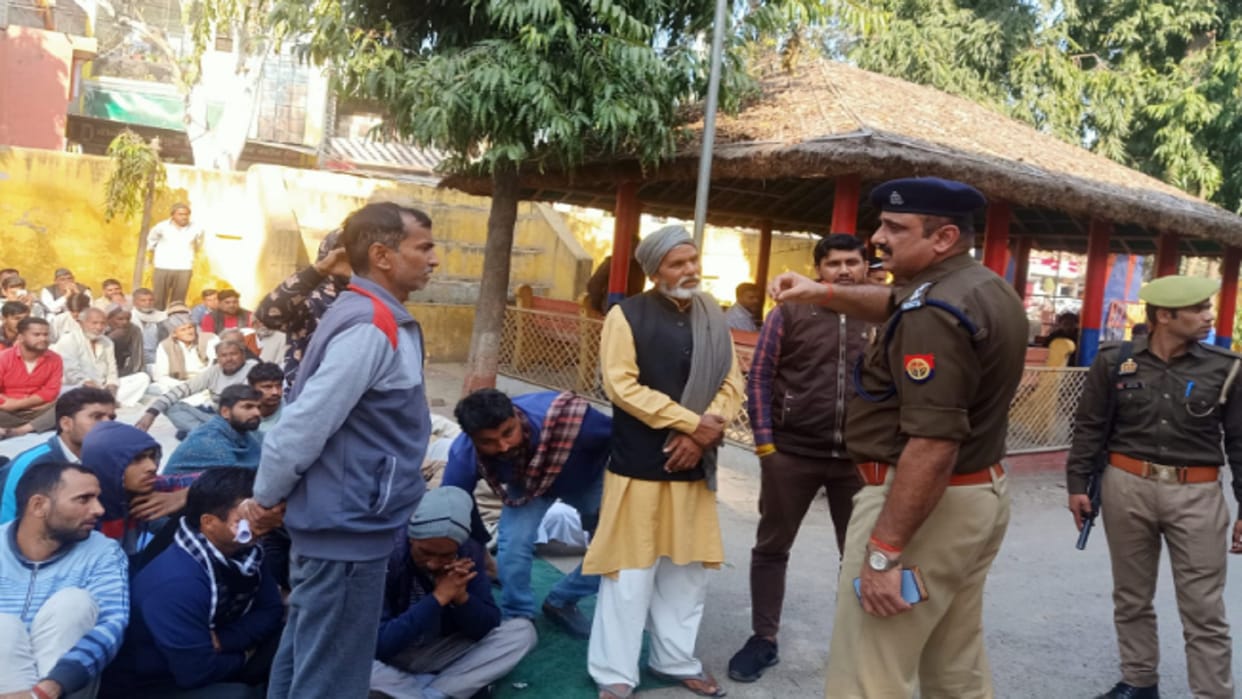 Meerut Rupak Murder Case: The relatives have protest in the police station and demanding arrest of accused