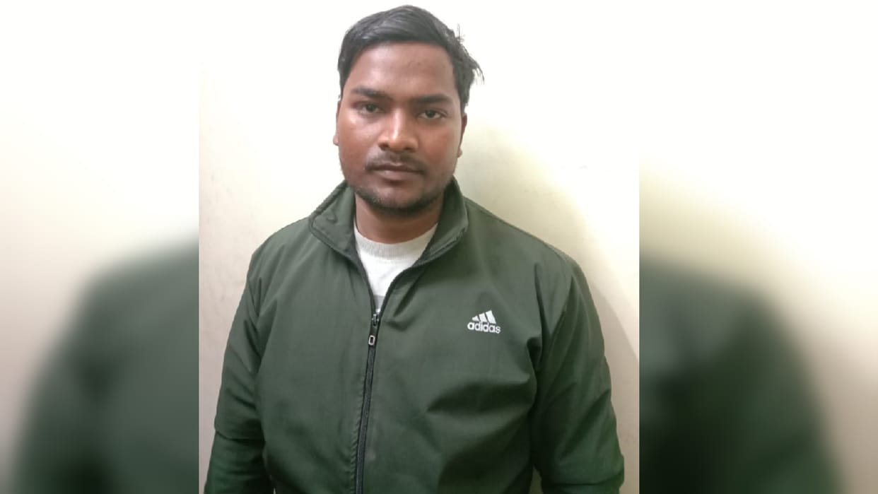 51 thousand looted from micro finance worker on strength of gun in Gorakhpur
