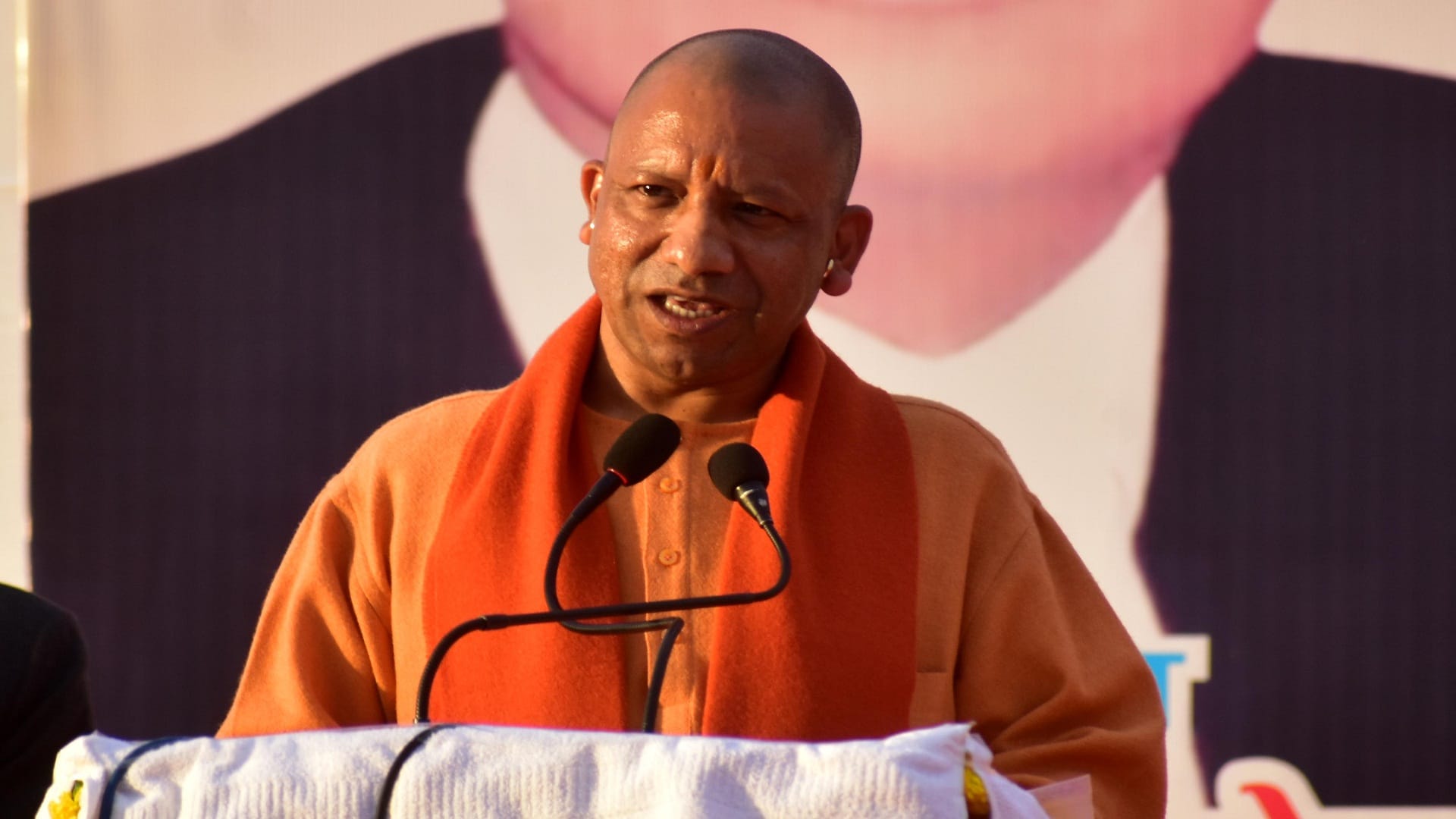 CM Yogi reached Prayagraj, took part in the ceremony of Allahabad High Court Bar Association