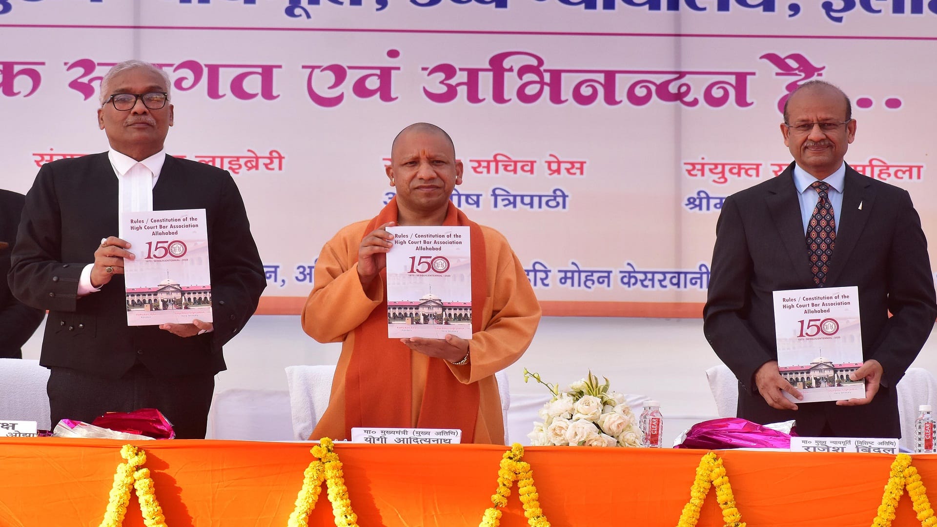 CM Yogi reached Prayagraj, took part in the ceremony of Allahabad High Court Bar Association