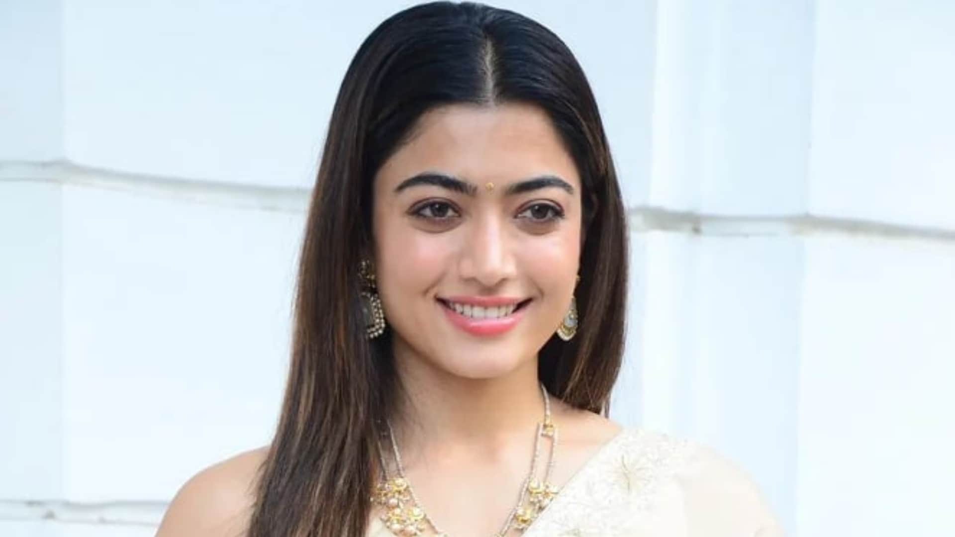 Rashmika Mandanna Propose Fan not rumoured Boyfriend vijay deverakonda Video Viral of Mission Majnu Actress