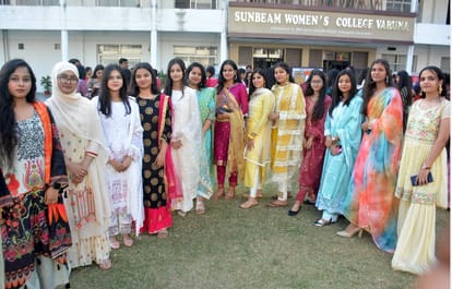Mera Dil Yeh Pukare Aaja… but the girl students danced a lot, pictures of freshers party at Sunbeam Women's Co