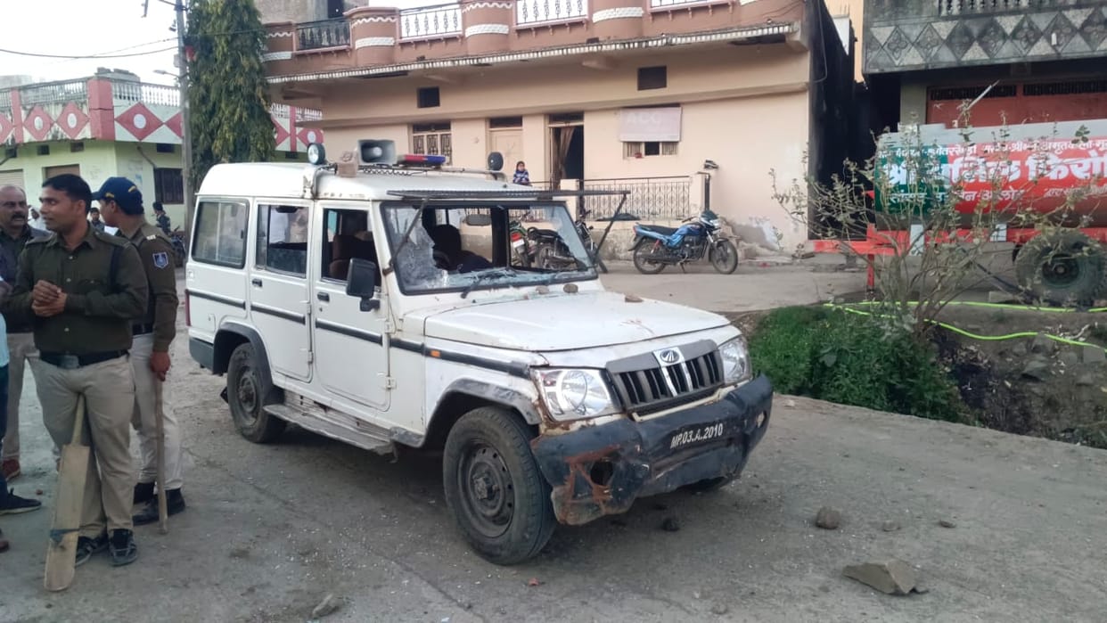 Stones pelted at police in Ujjain, villagers attack team that went to remove encroachment