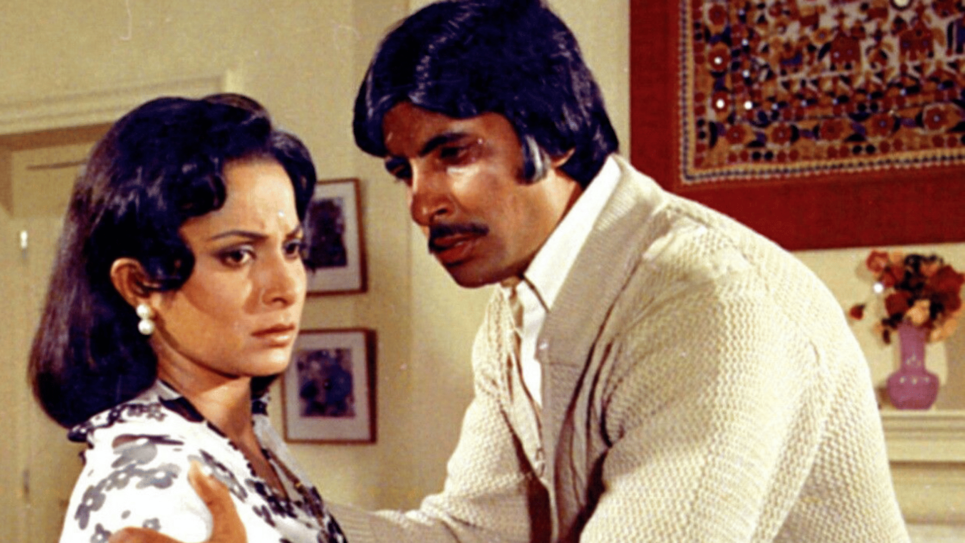 Waheeda Rehman Birthday know interesting story about actress when she slapped amitabh bachchan on film set