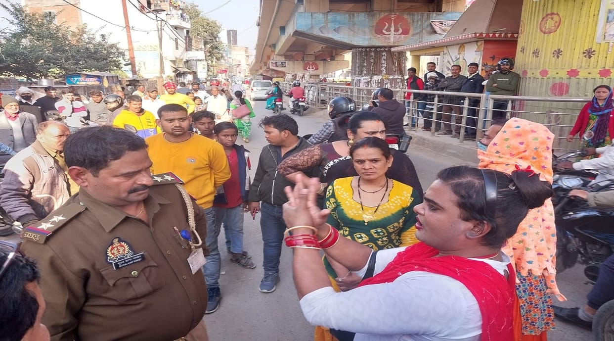 Transgenders protest at police post in varanasi for misbehaved and harassed
