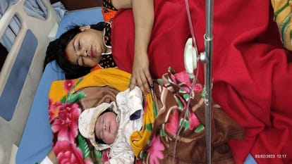 Five kg baby born doctors said weight of child is much more than normal  this is first case in Chandauli