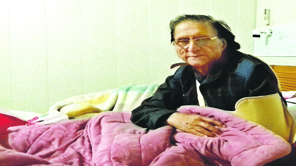 Waseem Barelvi thanked the supporters who helped his after road accident