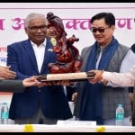 इलाहाबाद हाईकोर्ट बार एसोसिएशन के समारोह में मौजूद केंद्रीय विधि मंत्री किरेन रिजिजू।