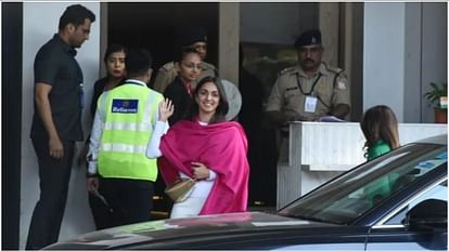 Sidharth Malhotra Kiara Advani Wedding Actress leaves for Jaisalmer spotted at the airport