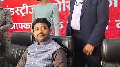 Varanasi: बिस्किट और झोला लेकर...मंत्री नंद गोपाल नंदी ने दी ऐसी नसीहत, बगले झांकने लगे पूर्वांचल के निवेशक वाराणसी में औद्योगिक विकास मंत्री नंदगोपाल नंदी