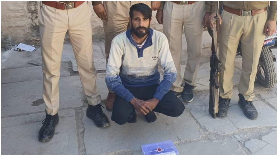 Accused involved bank robbery in Dungarpur arrested with illegal pistol