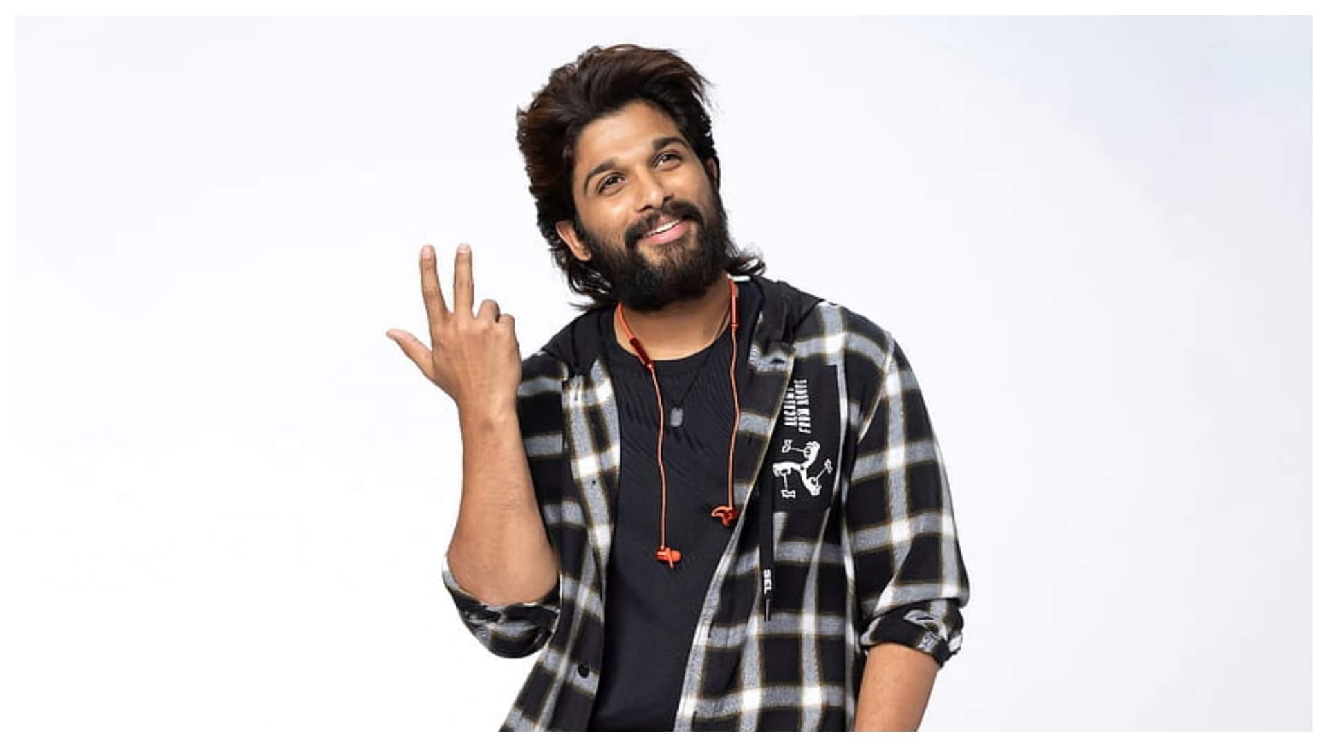 Telangana Elections 2023 Puspa 2 star Allu Arjun Help Young Fan Who Wants To Increase Social Media Followers