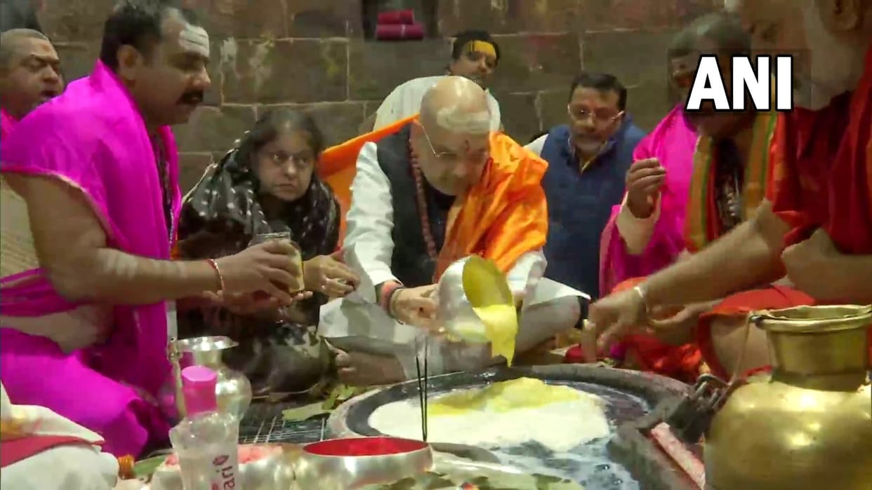 Amit Shah reaches Jharkhand, offers prayer at Baba Baidyanath temple Deoghar