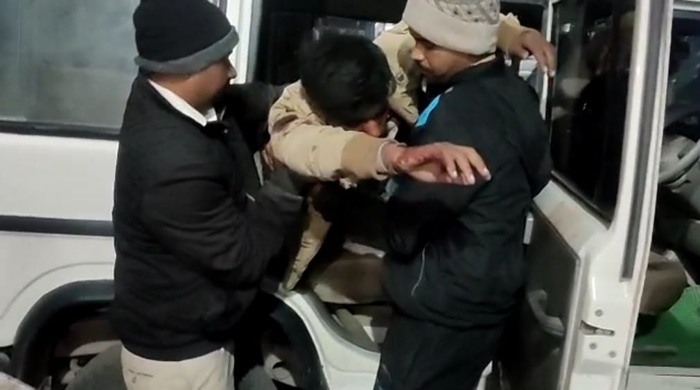 Bihar: Robbers surrounded in Saran then fired, one injured; mob caught a criminal