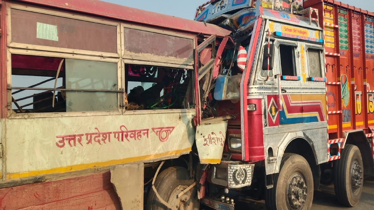 Shahjahanpur Accident Roadways bus and truck collided face to face