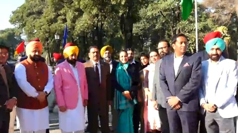 First batch of 36 principals of Punjab left for Singapore