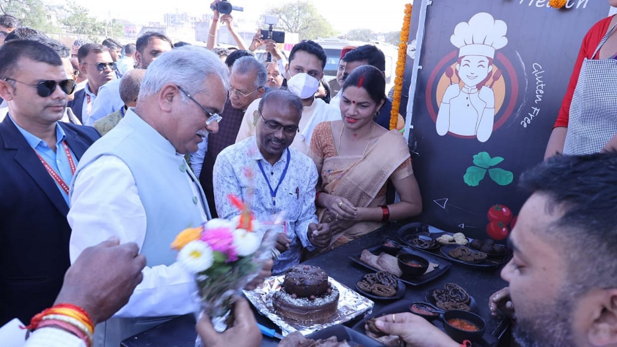 cm bhupesh inaugurated chhattisgarh first 'Millet on Wheels' cafe in raigarh