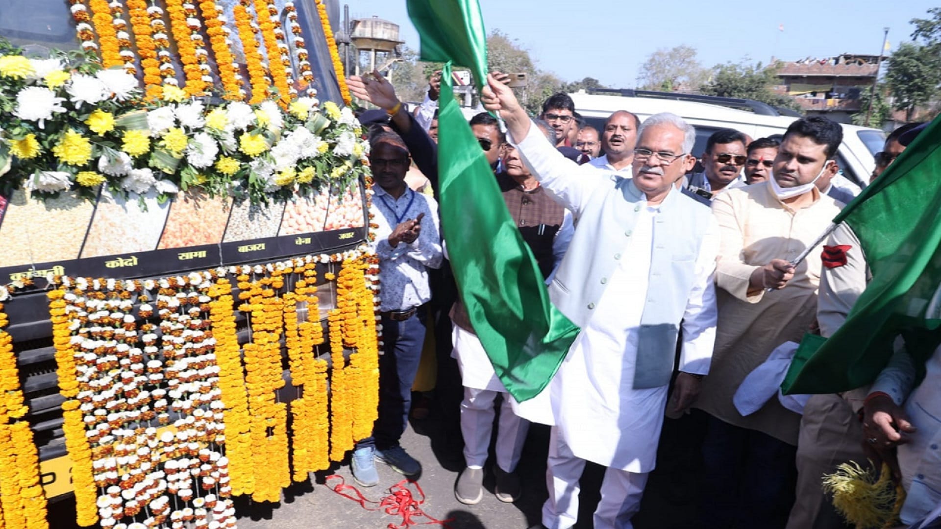 cm bhupesh inaugurated chhattisgarh first 'Millet on Wheels' cafe in raigarh