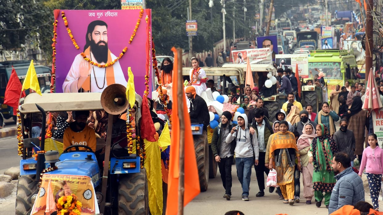 Jammu: chants of Guru Ravidas resounded amidst bhajan-kirtan in the procession