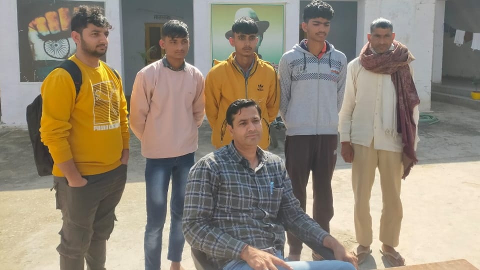 Three missing students found by police from hotel in Delhi Meena Bazar