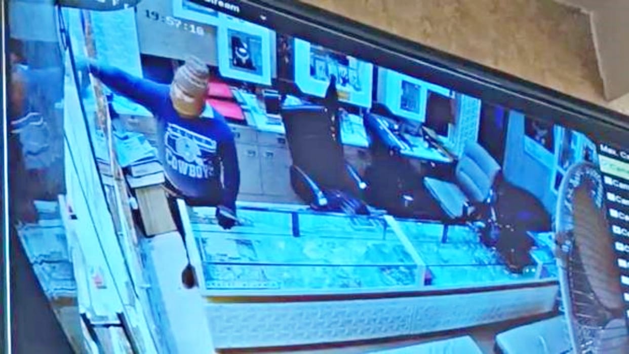Masked miscreants looted jewelery showroom in Alwar's Neemrana