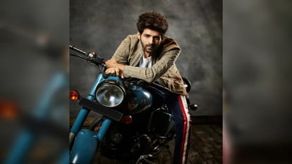 Karan Johar Kartik Aaryan spotted together for a meeting fans are excited about dostana 2