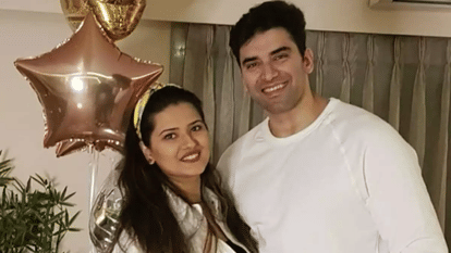 kratika sengar Nikitin share first glimpse of baby girl Devika with grandfather Pankaj Dheer photo goes viral