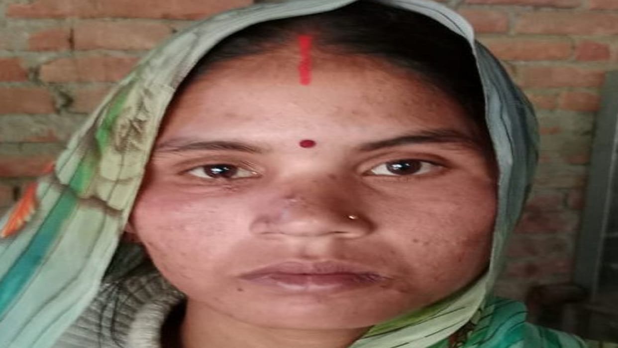 Neeta fought fiercely with the scumbag who was snatching in broad daylight