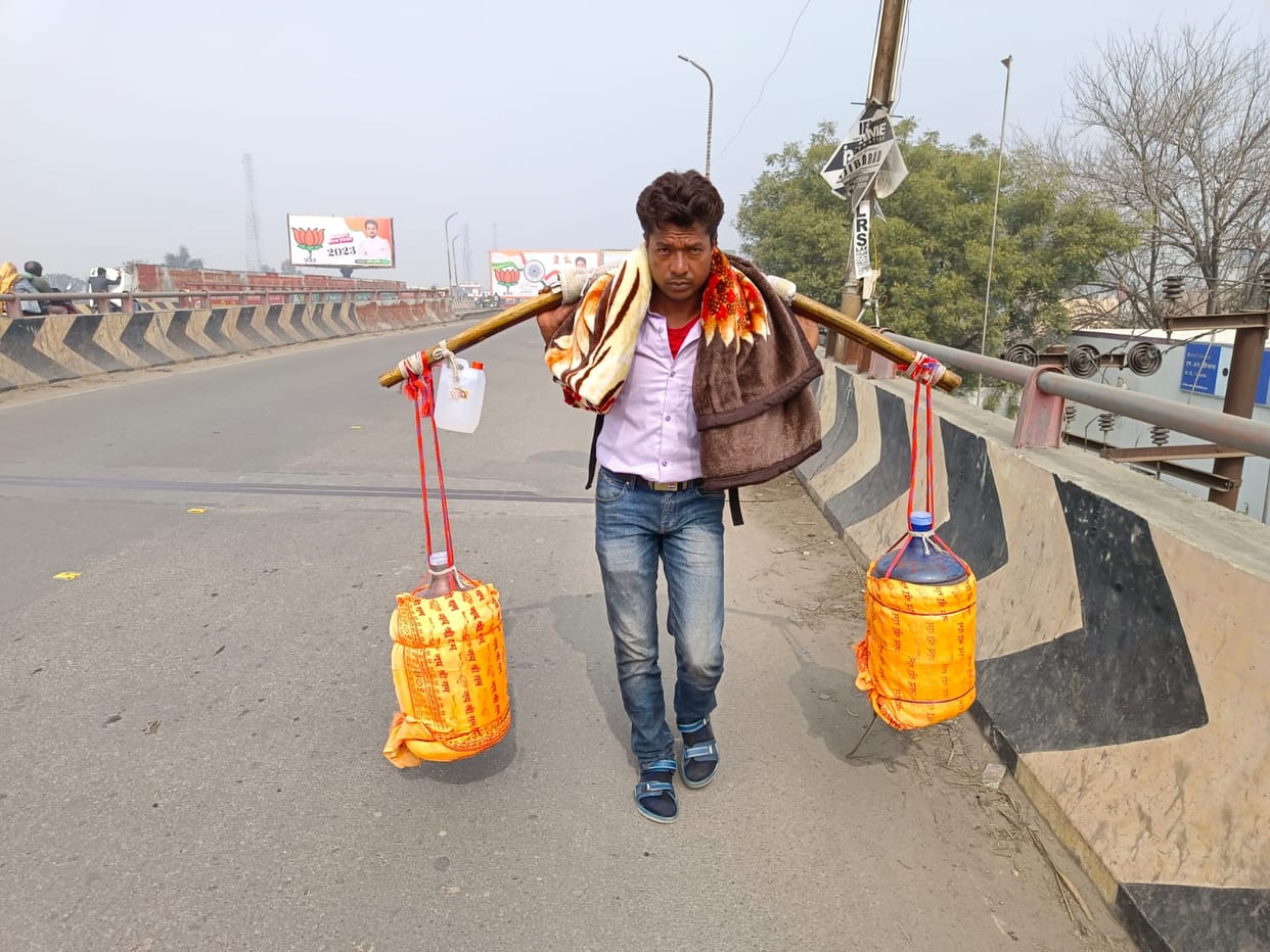 Bijnor News: Bobby from Bulandshahr sets out on Kanwar Yatra with 41 liters of holy Ganges water