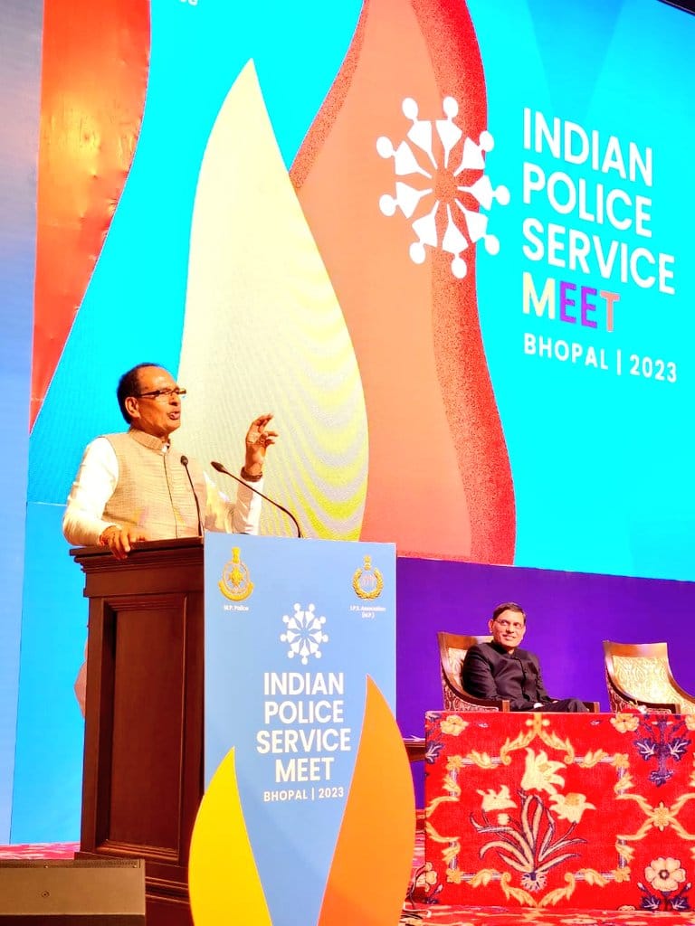 MP: Shivraj inaugurates IPS meet, Home Minister said - Today there is no organized gang because of CM's Singha