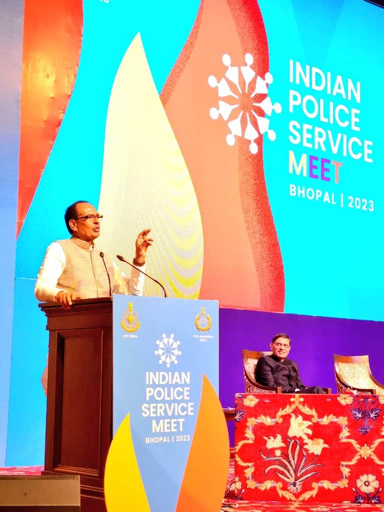 MP: Shivraj inaugurates IPS meet, Home Minister said - Today there is no organized gang because of CM's Singha