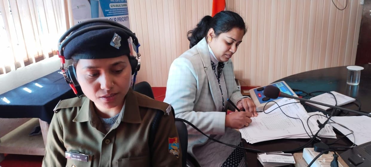 Traffic police personnel started listening loudly